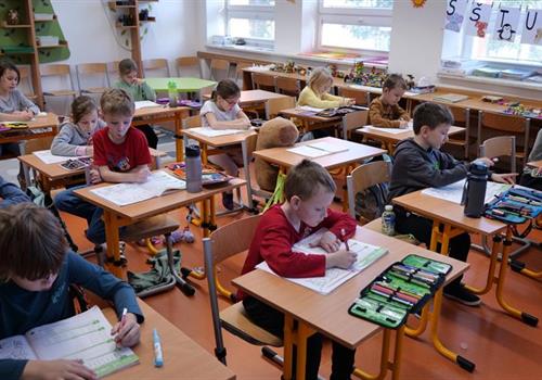 JEDNOMÍSTNÉ LAVICE